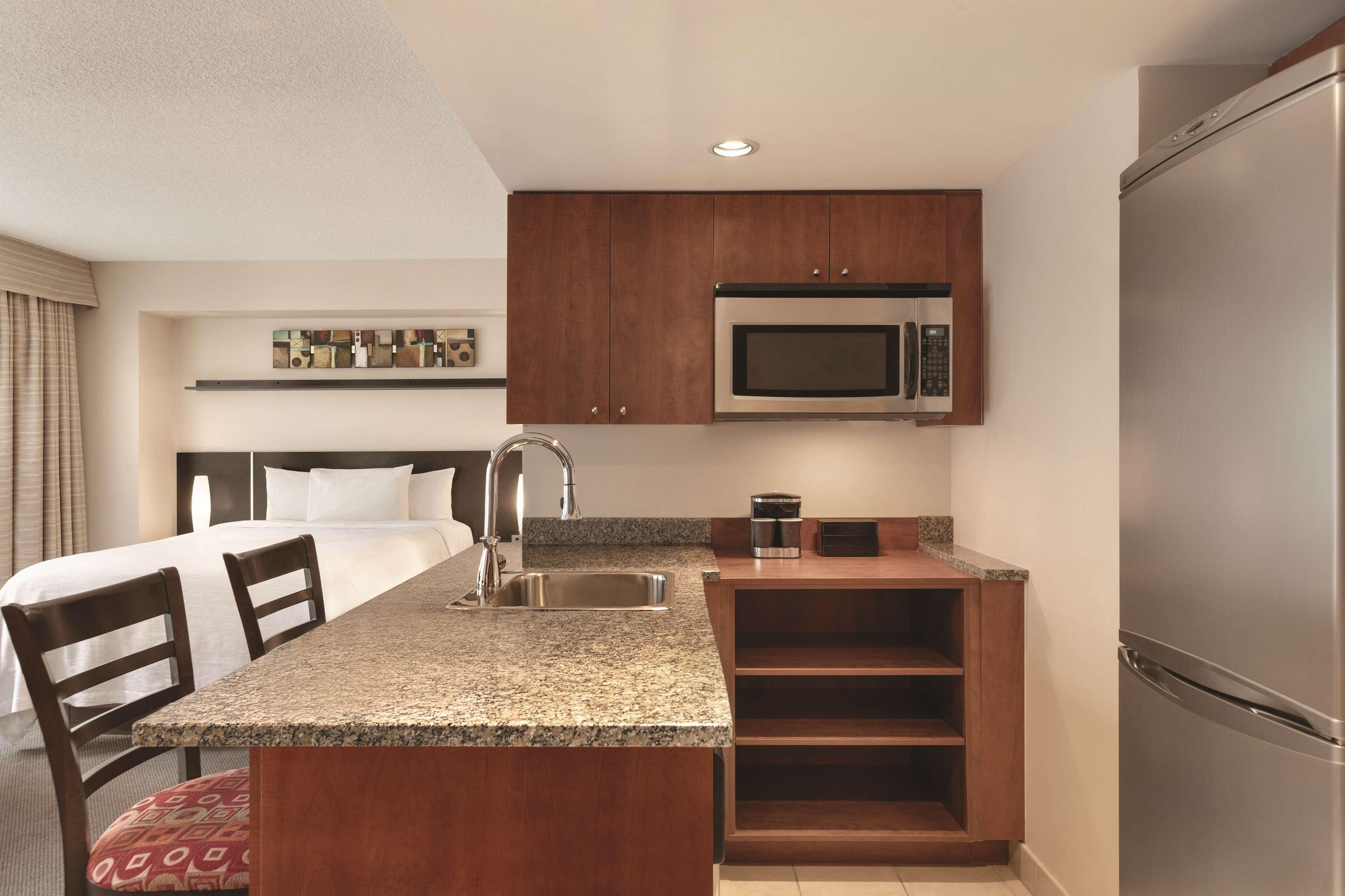 Embassy By Hilton - 4* Montreal
