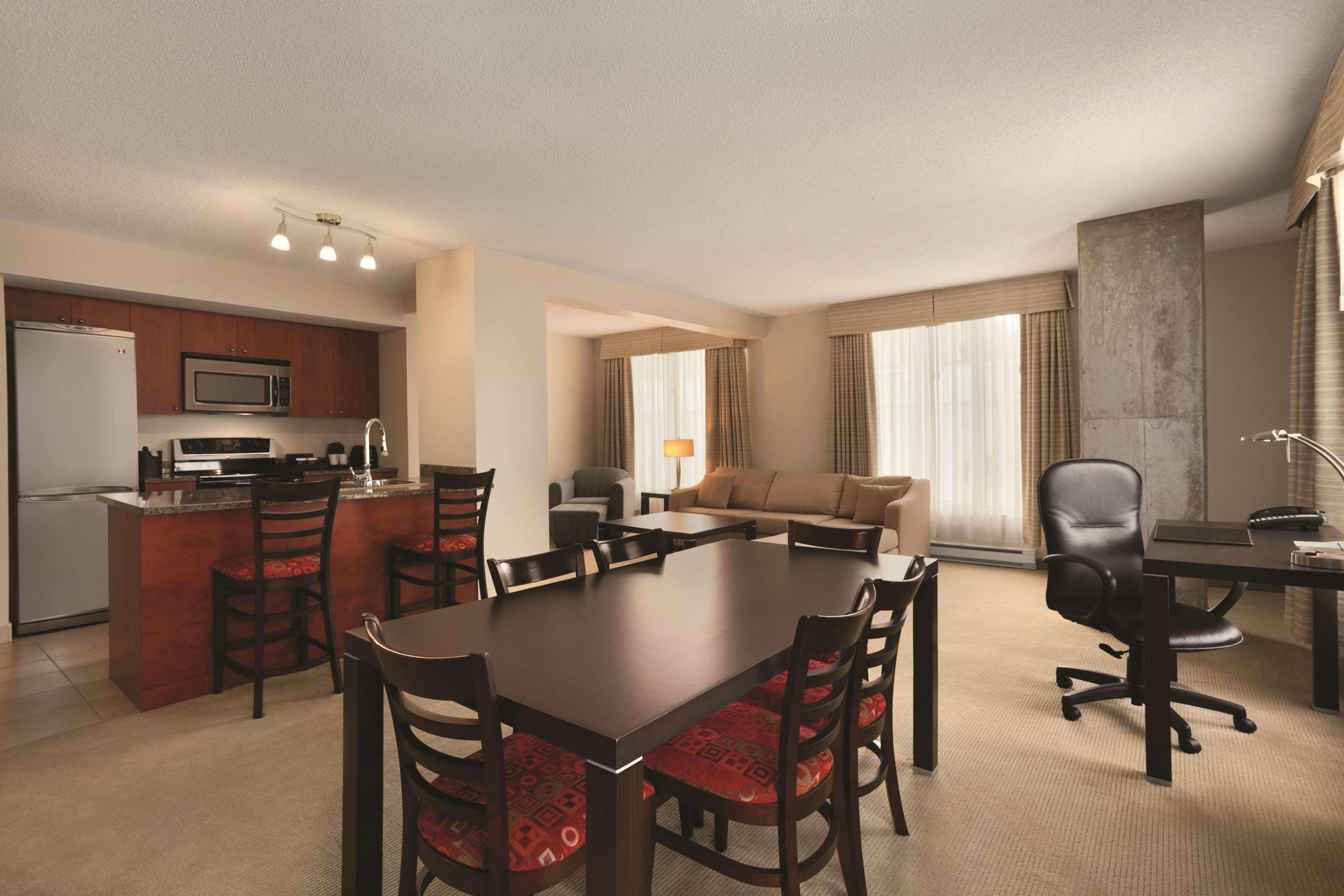 Embassy By Hilton - 4* Montréal