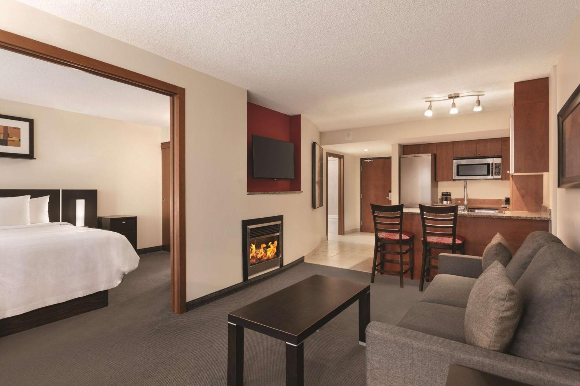 Hotel Embassy By Hilton - Montreal